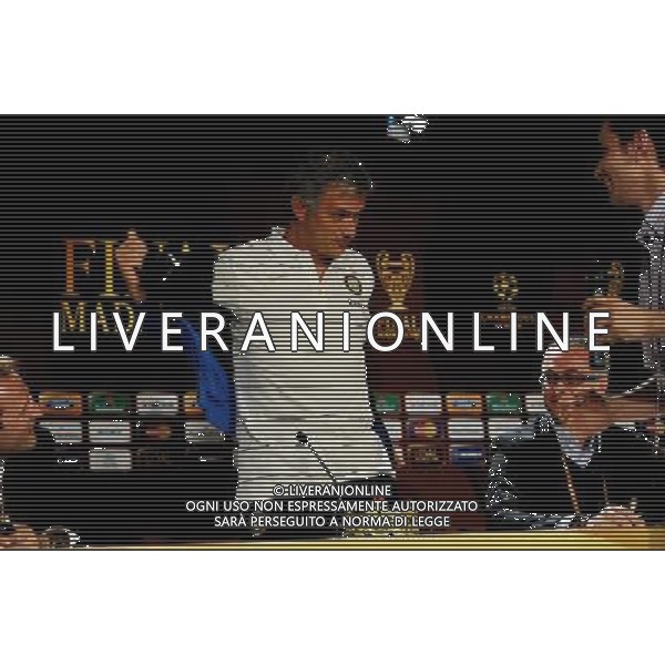 MADRID, SPAIN - MAY 21: In the handout image provided by UEFA, Jose Mourinho is handed a \'crown\' by a journalist during the Inter Milan Press Conference prior to the UEFA Champions League Final match versus Bayern Munich at the Estadio Santiago Bernabeu on May 21, 2010 in Madrid, Spain. (Photo by UEFA/UEFA) /Agenzia Aldo Liverani Sas - ITALY ONLY - MADRID SPAGNA: CONFERENZA STAMPA INTER IN VISTA DELLA FINALE DI CHAMPIONS LEAGUE DI MADRID CONTRO IL BAYERN MONACO *** Local Caption *** Jose Mourinho