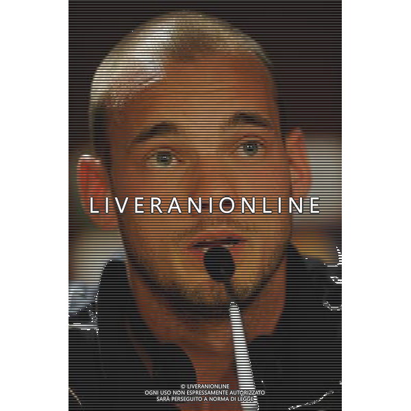 MADRID, SPAIN - MAY 21: In the handout image provided by UEFA, Wesley Sneijder looks on during the Inter Milan Press Conference prior to the UEFA Champions League Final match versus Bayern Munich at the Estadio Santiago Bernabeu on May 21, 2010 in Madrid, Spain. (Photo by UEFA/UEFA) /Agenzia Aldo Liverani Sas - ITALY ONLY - MADRID SPAGNA: CONFERENZA STAMPA INTER IN VISTA DELLA FINALE DI CHAMPIONS LEAGUE DI MADRID CONTRO IL BAYERN MONACO *** Local Caption *** Wesley Sneijder