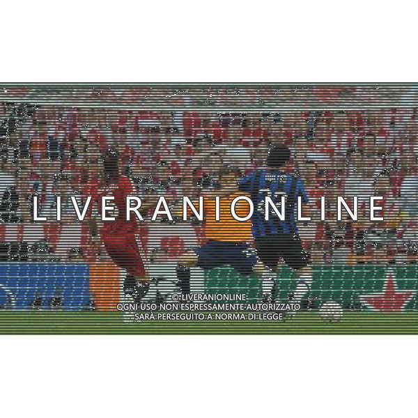 Champions League 2009/2010 Finale Madrid (Santiago Bernabeu) - 22.05.2010 FC Bayern Monaco- FC Inter Nella Foto: il gol di diego MILITO /Ph.Vitez-Ag. Aldo Liverani