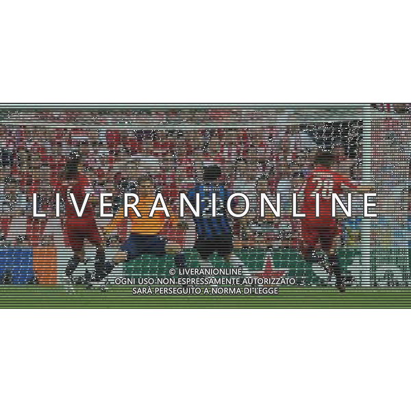 Champions League 2009/2010 Finale Madrid (Santiago Bernabeu) - 22.05.2010 FC Bayern Monaco- FC Inter Nella Foto:il gol di diego MILITO /Ph.Vitez-Ag. Aldo Liverani