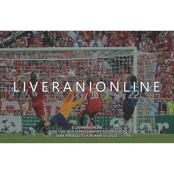 Champions League 2009/2010 Finale Madrid (Santiago Bernabeu) - 22.05.2010 FC Bayern Monaco- FC Inter Nella Foto:il gol di diego MILITO /Ph.Vitez-Ag. Aldo Liverani