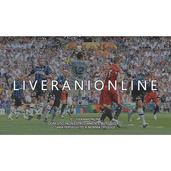 Champions League 2009/2010 Finale Madrid (Santiago Bernabeu) - 22.05.2010 FC Bayern Monaco- FC Inter Nella Foto:JULIO CESAR ANTICIPA OLIC /Ph.Vitez-Ag. Aldo Liverani