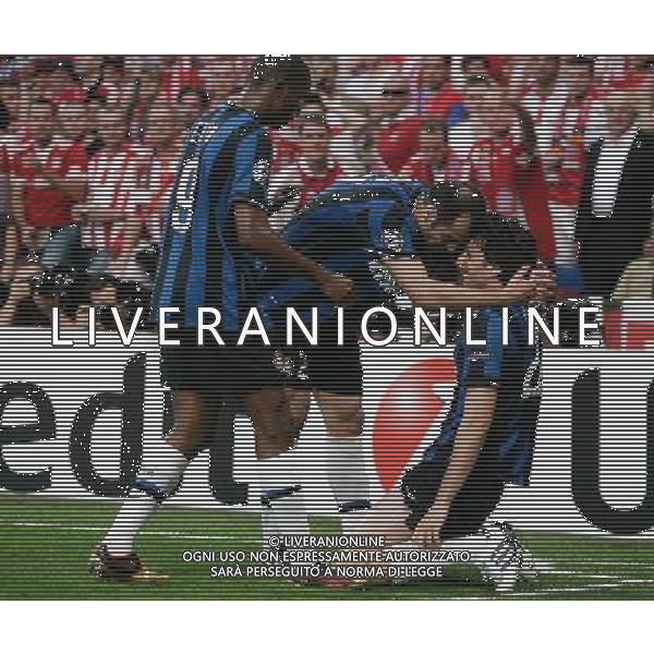 MADRID 22/05/2010 BAYERN MONACO-INTER FINALE DI CHAMPIONS LEAGUE NELLA FOTO ABBRACCI INTER DOPO IL GOL DI DIEGO MILITO ALTERPHOTOS/Alvaro Hernandez -AG ALDO LIVERANI
