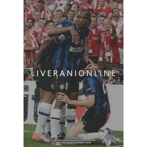 MADRID 22/05/2010 BAYERN MONACO-INTER FINALE DI CHAMPIONS LEAGUE NELLA FOTO ABBRACCI INTER DOPO IL GOL DI DIEGO MILITO ALTERPHOTOS/Alvaro Hernandez -AG ALDO LIVERANI