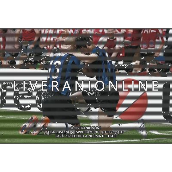 MADRID 22/05/2010 BAYERN MONACO-INTER FINALE DI CHAMPIONS LEAGUE NELLA FOTO ABBRACCI INTER DOPO IL GOL DI DIEGO MILITO ALTERPHOTOS/Alvaro Hernandez -AG ALDO LIVERANI