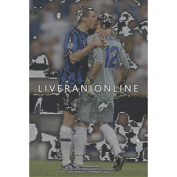 Internazionale Milan\'s Lucio (l) and , Julio Cesar celebrate the victory in the UEFA Champions League final. May 22, 2010. (ALTERPHOTOS/Alvaro Hernandez) /Agenzia Aldo Liverani Sas - ITALY ONLY - Bayern Monaco - FC Inter Finale Champions League 2009/2010 Madrid (Stadio Santiago Bernabeu)