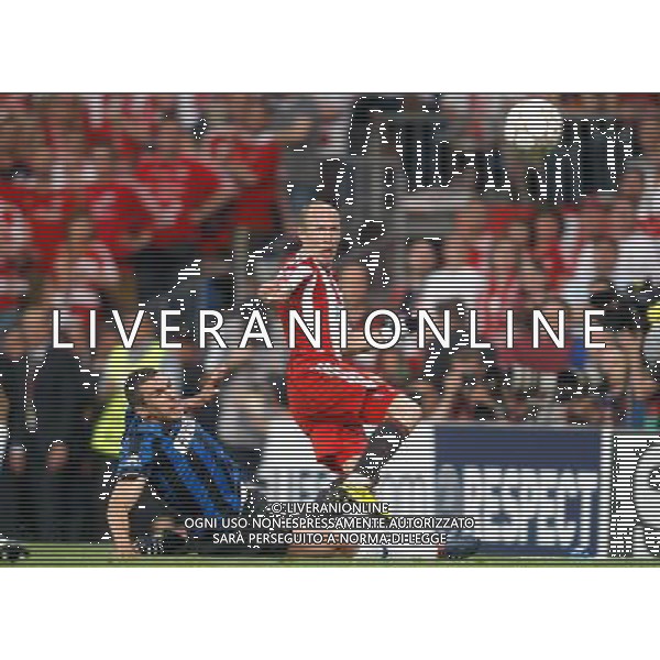 Bayern Munich\'s Arjen Robben against Internazionale Milan\'s Lucio during UEFA Champions League final. May 22, 2010. (ALTERPHOTOS/Alvaro Hernandez) /Agenzia Aldo Liverani Sas - ITALY ONLY - Bayern Monaco- FC Inter Finale Champions League 2009/2010 Madrid (Stadio Santiago Bernabeu)