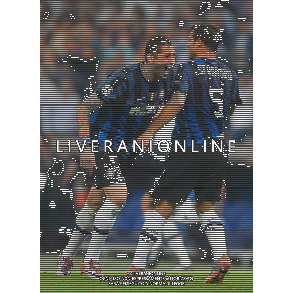 Internazionale Milan\'s Marco Materazzi and Dejan Stankovic celebrate after winning the UEFA Champions League final. May 22, 2010. (ALTERPHOTOS/Alvaro Hernandez) /Agenzia Aldo Liverani Sas - ITALY ONLY - Bayern Monaco- FC Inter Finale Champions League 2009/2010 Madrid (Stadio Santiago Bernabeu)