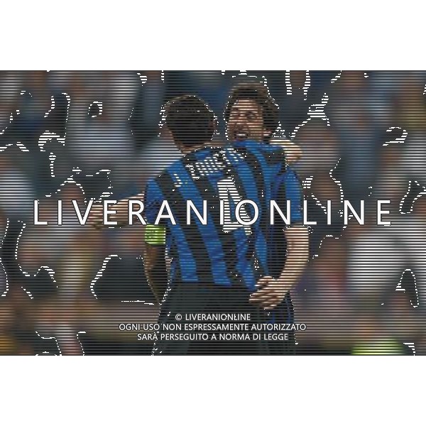 Internazionale Milan\'s Javier Zanetti and Diego Milito celebrate after winning the UEFA Champions League final. May 22, 2010. (ALTERPHOTOS/Alvaro Hernandez) /Agenzia Aldo Liverani Sas - ITALY ONLY - Bayern Monaco- FC Inter Finale Champions League 2009/2010 Madrid (Stadio Santiago Bernabeu)