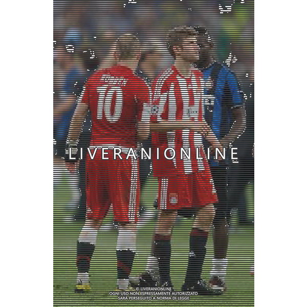Bayern Munich\'s Arjen Robben and Thomas Muller dejected after UEFA Champions League final. May 22, 2010. (ALTERPHOTOS/Alvaro Hernandez) /Agenzia Aldo Liverani Sas - ITALY ONLY - Bayern Monaco- FC Inter Finale Champions League 2009/2010 Madrid (Stadio Santiago Bernabeu)