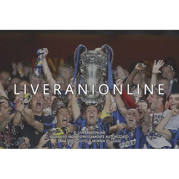 Internazionale Milan\'s players celebrate the victory in the UEFA Champions League final. May 22, 2010. (ALTERPHOTOS/Alvaro Hernandez) /Agenzia Aldo Liverani Sas - ITALY ONLY - Bayern Monaco- FC Inter Finale Champions League 2009/2010 Madrid (Stadio Santiago Bernabeu)