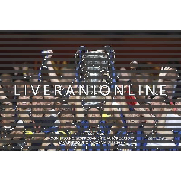 Internazionale Milan\'s players celebrate the victory in the UEFA Champions League final. May 22, 2010. (ALTERPHOTOS/Alvaro Hernandez) /Agenzia Aldo Liverani Sas - ITALY ONLY - Bayern Monaco- FC Inter Finale Champions League 2009/2010 Madrid (Stadio Santiago Bernabeu)