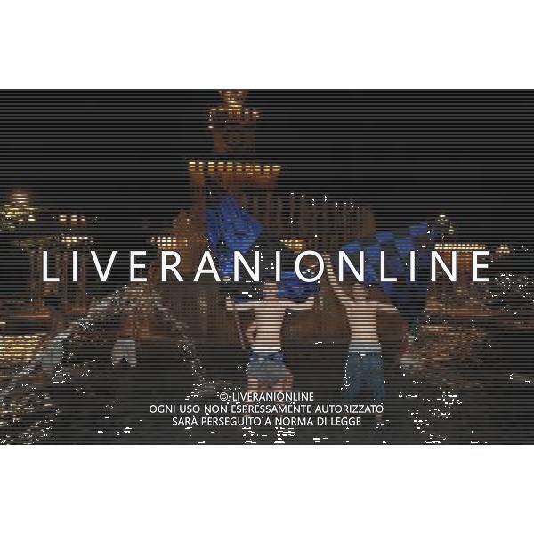 MILANO 22/5/2010 TIFOSI DELL\' INTER FESTEGGIANO IN PIAZZA CASTELLO FOTO ROMANO/AG ALDO LIVERANI