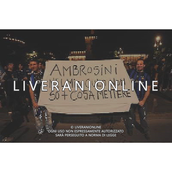 MILANO 22/5/2010 TIFOSI DELL\' INTER FESTEGGIANO IN PIAZZA CASTELLO FOTO ROMANO/AG ALDO LIVERANI