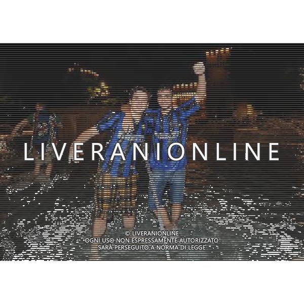 MILANO 22/5/2010 TIFOSI DELL\' INTER FESTEGGIANO IN PIAZZA CASTELLO FOTO ROMANO/AG ALDO LIVERANI