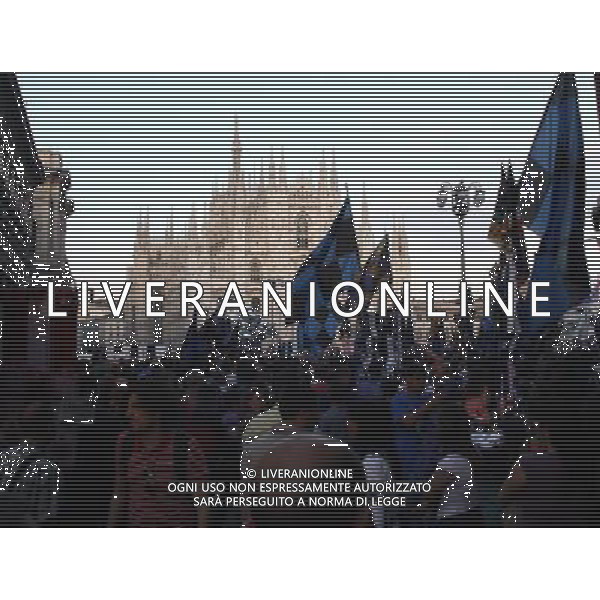 FESTEGGIAMENTI PER LA VITTORIA IN CHAMPIONS LEAGUE DELL\' INTER CALCIO A MADRID CONTRO IL BAYERN MONACO MILANO - PIAZZA DUOMO foto Antonio Sorano - Ag. Aldo Liverani sas