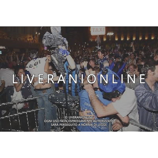 FESTEGGIAMENTI PER LA VITTORIA IN CHAMPIONS LEAGUE DELL\' INTER CALCIO A MADRID CONTRO IL BAYERN MONACO MILANO - PIAZZA DUOMO foto Antonio Sorano - Ag. Aldo Liverani sas