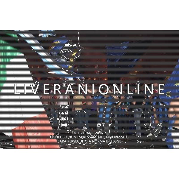 FESTEGGIAMENTI PER LA VITTORIA IN CHAMPIONS LEAGUE DELL\' INTER CALCIO A MADRID CONTRO IL BAYERN MONACO MILANO - PIAZZA DUOMO foto Antonio Sorano - Ag. Aldo Liverani sas