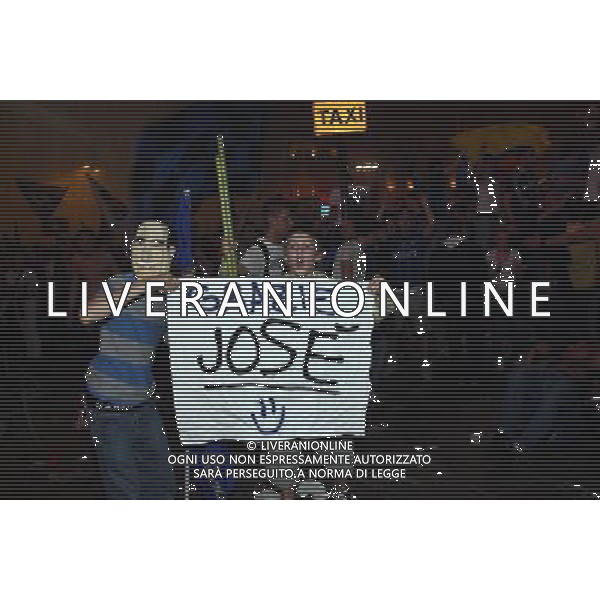 FESTEGGIAMENTI PER LA VITTORIA IN CHAMPIONS LEAGUE DELL\' INTER CALCIO A MADRID CONTRO IL BAYERN MONACO MILANO - PIAZZA DUOMO foto Antonio Sorano - Ag. Aldo Liverani sas