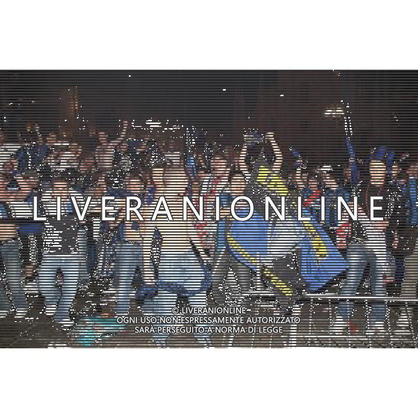 FESTEGGIAMENTI PER LA VITTORIA IN CHAMPIONS LEAGUE DELL\' INTER CALCIO A MADRID CONTRO IL BAYERN MONACO MILANO - PIAZZA DUOMO foto Antonio Sorano - Ag. Aldo Liverani sas