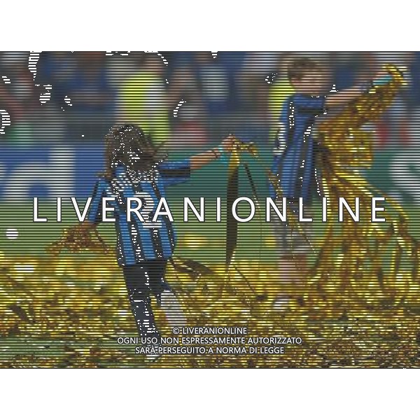 Champions League 2009/2010 Finale Madrid (Santiago Bernabeu) - 22.05.2010 FC Bayern Monaco- FC Inter Nella Foto:FIGLI DEI GIOCATORI GIOCANO IN MEZZO AL CAMPO /Ph.Vitez-Ag. Aldo Liverani