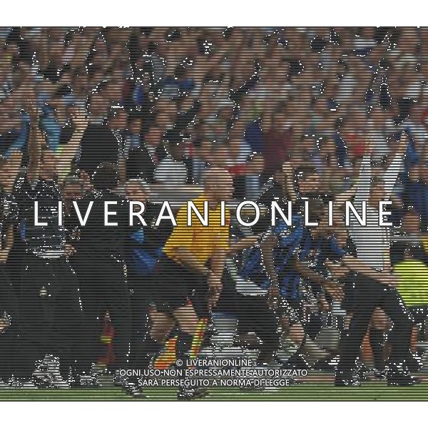 Champions League 2009/2010 Finale Madrid (Santiago Bernabeu) - 22.05.2010 FC Bayern Monaco- FC Inter Nella Foto:CHIVU CRISTINA-BALOTELLI MARIO E ORIALI GABRIELE AL FISCHIO FINALE /Ph.Vitez-Ag. Aldo Liverani