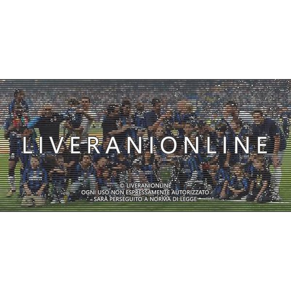 Champions League 2009/2010 Finale Madrid (Santiago Bernabeu) - 22.05.2010 FC Bayern Monaco- FC Inter Nella Foto:GIOCATORI FESTEGGIANO CON I FIGLI /Ph.Vitez-Ag. Aldo Liverani