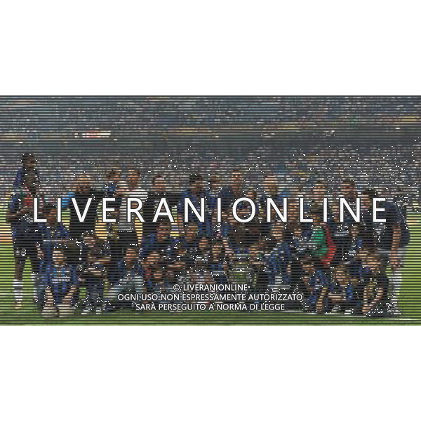 Champions League 2009/2010 Finale Madrid (Santiago Bernabeu) - 22.05.2010 FC Bayern Monaco- FC Inter Nella Foto:GIOCATORI FESTEGGIANO CON I FIGLI /Ph.Vitez-Ag. Aldo Liverani