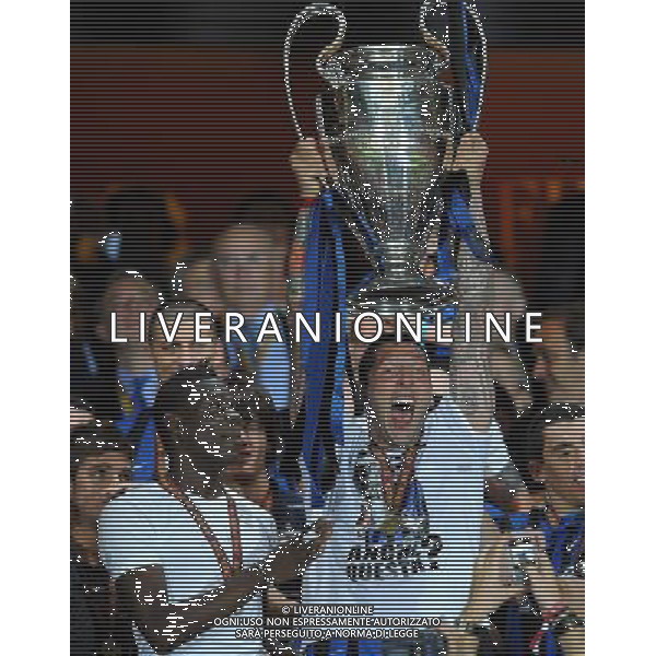 Champions League 2009/2010 Finale Madrid (Santiago Bernabeu) - 22.05.2010 FC Bayern Monaco- FC Inter Nella Foto:MATERAZZI MARCO CON LA COPPA /Ph.Vitez-Ag. Aldo Liverani