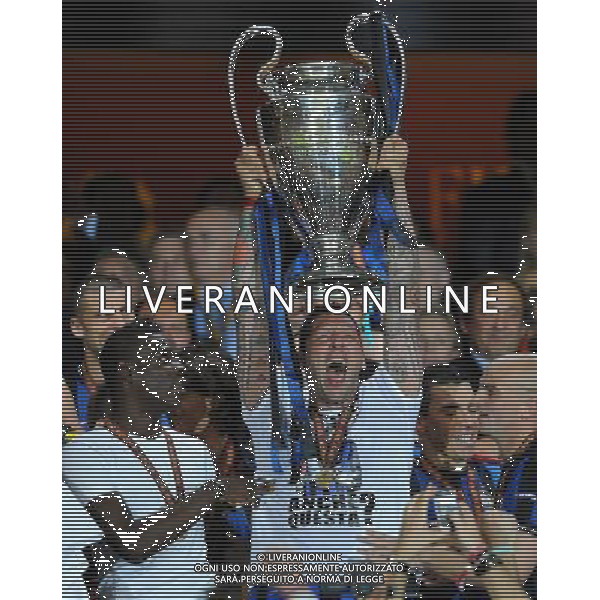 Champions League 2009/2010 Finale Madrid (Santiago Bernabeu) - 22.05.2010 FC Bayern Monaco- FC Inter Nella Foto:MATERAZZI MARCO CON LA COPPA /Ph.Vitez-Ag. Aldo Liverani