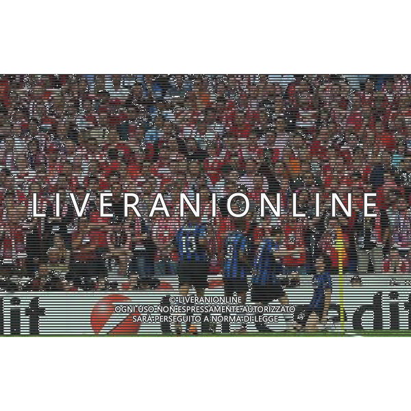 Champions League 2009/2010 Finale Madrid (Santiago Bernabeu) - 22.05.2010 FC Bayern Monaco- FC Inter Nella Foto:MILITO DIEGO ESULTA SOTTO LA CURVA DEL BAYERN DI MONACO /Ph.Vitez-Ag. Aldo Liverani