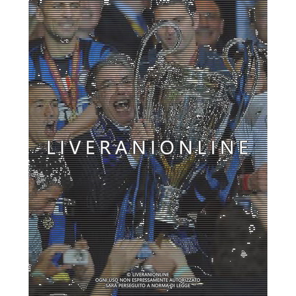 Champions League 2009/2010 Finale Madrid (Santiago Bernabeu) - 22.05.2010 FC Bayern Monaco- FC Inter Nella Foto:MORATTI MASSIMO CON LA COPPA /Ph.Vitez-Ag. Aldo Liverani