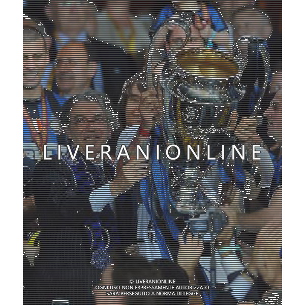 Champions League 2009/2010 Finale Madrid (Santiago Bernabeu) - 22.05.2010 FC Bayern Monaco- FC Inter Nella Foto:MORATTI MASSIMO CON LA COPPA /Ph.Vitez-Ag. Aldo Liverani