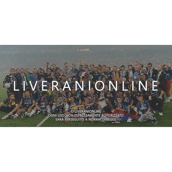 Champions League 2009/2010 Finale Madrid (Santiago Bernabeu) - 22.05.2010 FC Bayern Monaco- FC Inter Nella Foto:INTRE SQUADRA CON LA COPPA /Ph.Vitez-Ag. Aldo Liverani