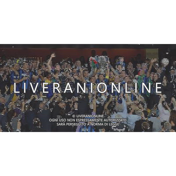 Champions League 2009/2010 Finale Madrid (Santiago Bernabeu) - 22.05.2010 FC Bayern Monaco- FC Inter Nella Foto:ZANETTI JAVIER PREMIAZIONE /Ph.Vitez-Ag. Aldo Liverani