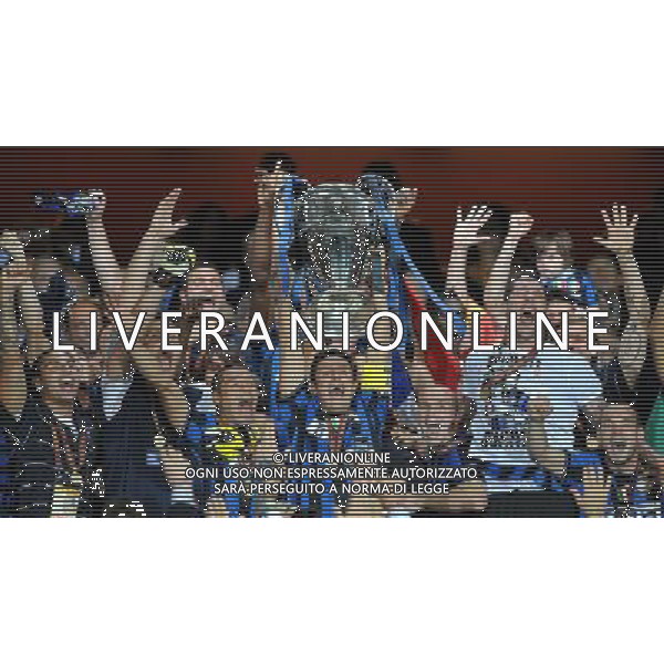 Champions League 2009/2010 Finale Madrid (Santiago Bernabeu) - 22.05.2010 FC Bayern Monaco- FC Inter Nella Foto:ZANETTI JAVIER PREMIAZIONE /Ph.Vitez-Ag. Aldo Liverani