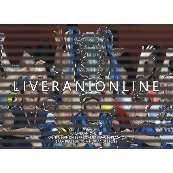 Champions League 2009/2010 Finale Madrid (Santiago Bernabeu) - 22.05.2010 FC Bayern Monaco- FC Inter Nella Foto:ZANETTI JAVIER PREMIAZIONE /Ph.Vitez-Ag. Aldo Liverani