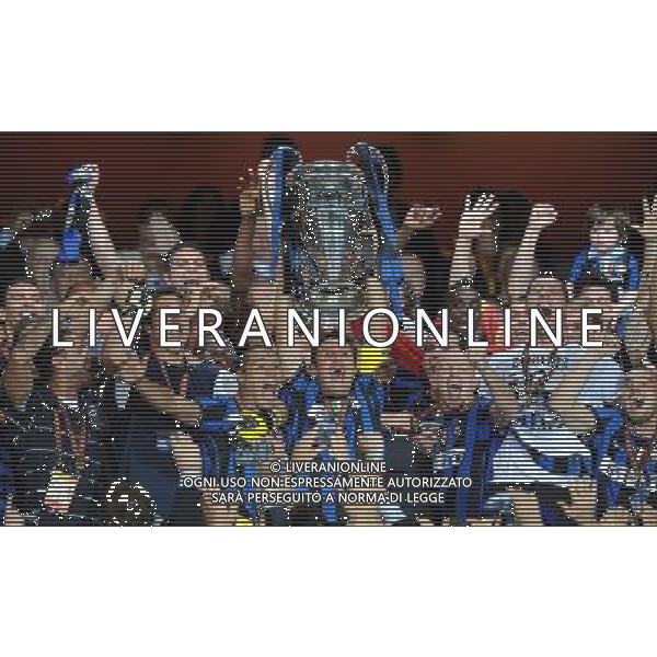 Champions League 2009/2010 Finale Madrid (Santiago Bernabeu) - 22.05.2010 FC Bayern Monaco- FC Inter Nella Foto:ZANETTI JAVIER PREMIAZIONE /Ph.Vitez-Ag. Aldo Liverani