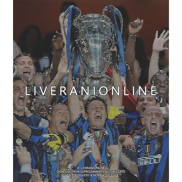 Champions League 2009/2010 Finale Madrid (Santiago Bernabeu) - 22.05.2010 FC Bayern Monaco- FC Inter Nella Foto:ZANETTI JAVIER PREMIAZIONE /Ph.Vitez-Ag. Aldo Liverani