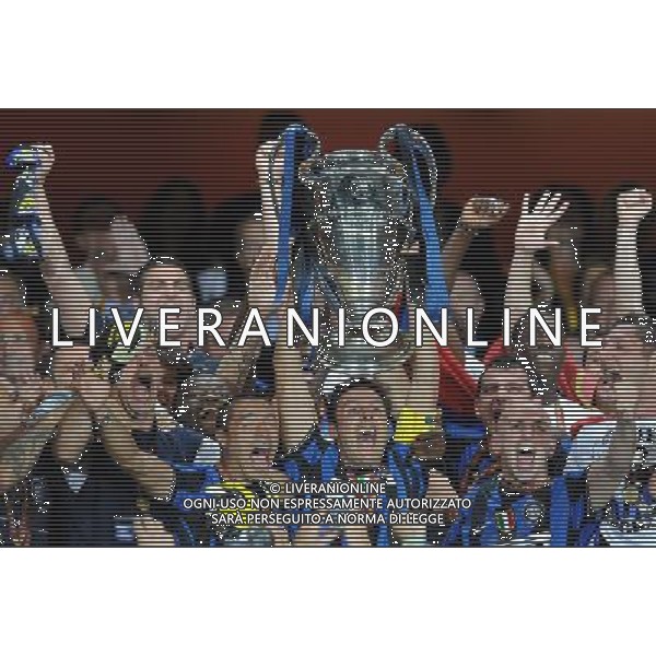 Champions League 2009/2010 Finale Madrid (Santiago Bernabeu) - 22.05.2010 FC Bayern Monaco- FC Inter Nella Foto:ZANETTI JAVIER PREMIAZIONE /Ph.Vitez-Ag. Aldo Liverani