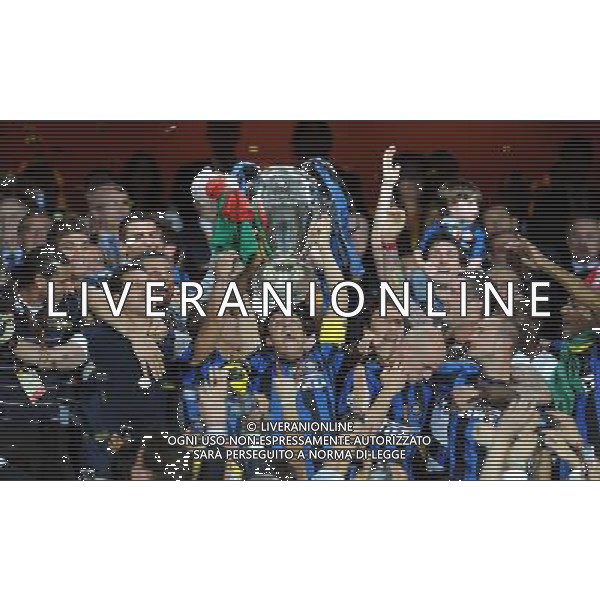 Champions League 2009/2010 Finale Madrid (Santiago Bernabeu) - 22.05.2010 FC Bayern Monaco- FC Inter Nella Foto:ZANETTI JAVIER PREMIAZIONE /Ph.Vitez-Ag. Aldo Liverani