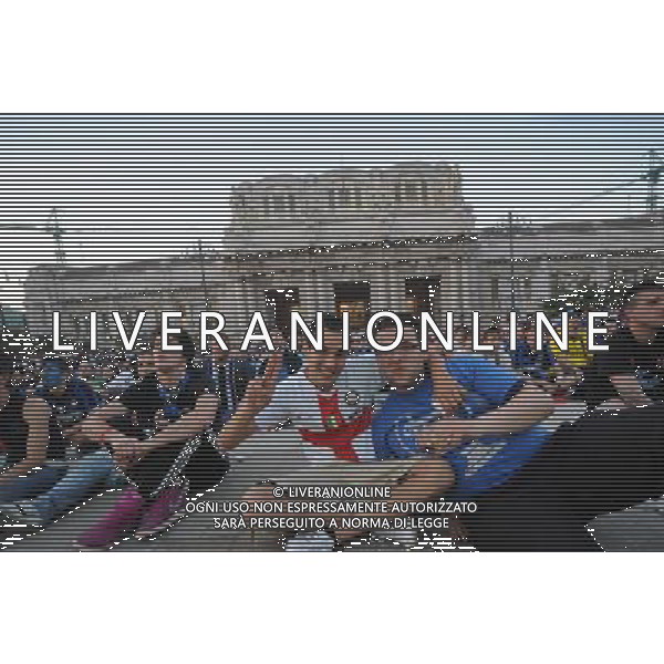 MILANO 22/5/2010 MAXISCHERMO IN PIAZZA DUCA D\' AOSTA PER SEGUIRE LA FINALE DI CHAMPIONS LEAGUE INTER-BAYER FOTO ROMANO/AG ALDO LIVERANI