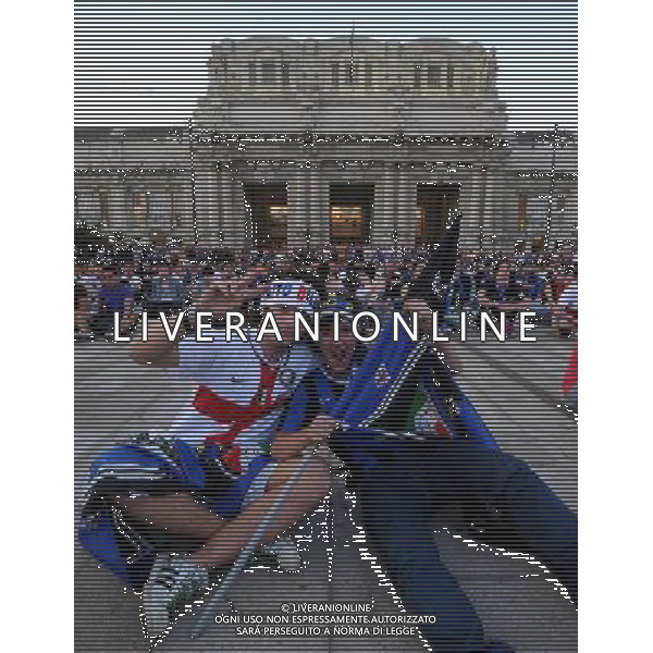 MILANO 22/5/2010 MAXISCHERMO IN PIAZZA DUCA D\' AOSTA PER SEGUIRE LA FINALE DI CHAMPIONS LEAGUE INTER-BAYER FOTO ROMANO/AG ALDO LIVERANI