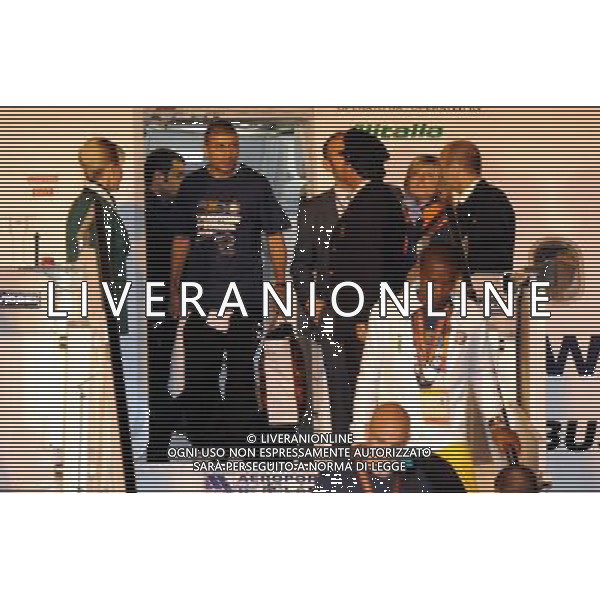 AEROPORTO DI MALPENSA TERMINAL 2 (VA) 23/05/2010 IL RIENTRO DA MADRID DEI GIOCATORI DELLA SQUADRA DELL\' INTER DOPO LA CONQUISTA DELLA COPPA DELLA CHAMPIONS LEAGUE NELLA FOTO WALTER SAMUEL ©ROMANO/AGENZIA ALDO LIVERANI SAS