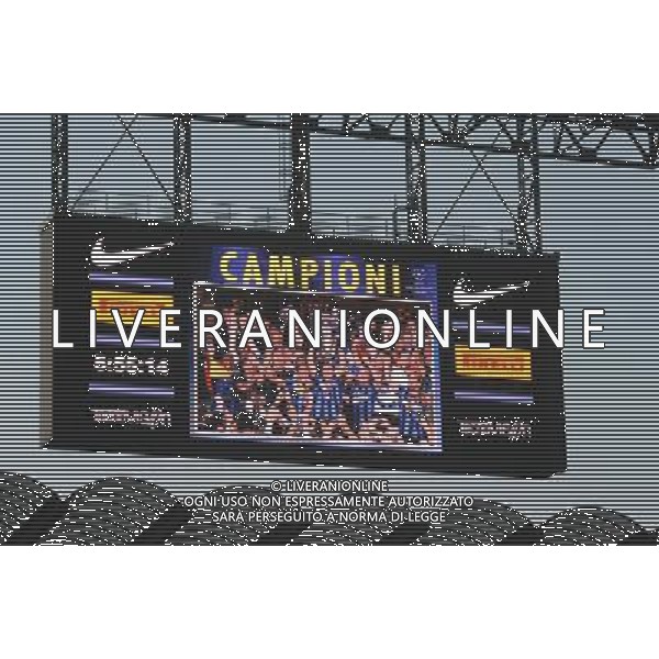 MILANO STADIO MEAZZA SI SANSIRO 23/05/2010 FESTEGGIAMENTI DEI GIOCATORI DELL\' INTER CON I TIFOSI PER LA CONQUISTA DELLA COPPA DELLA CHAMPIONS LEAGUE DOPO IL RIENTRO DA MADRID NELLA FOTO IL TABELLONE LUMINOSO ©ROMANO/AGENZIA ALDO LIVERANI SAS