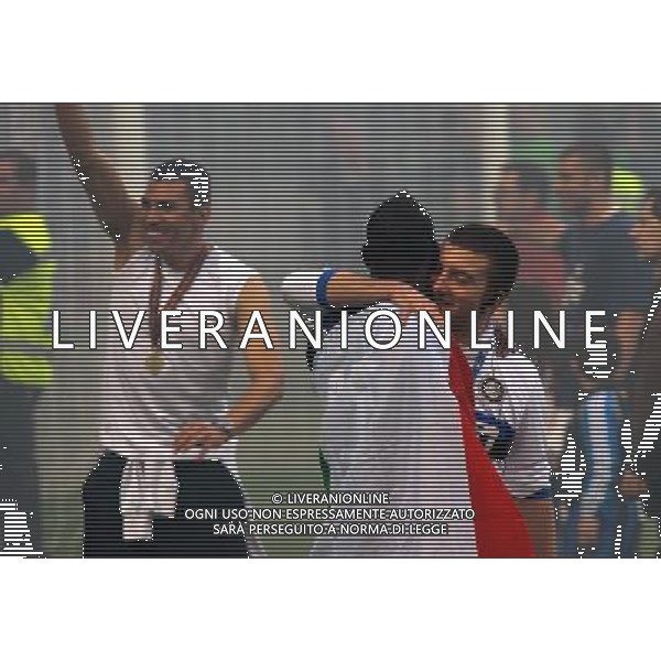 MILANO STADIO MEAZZA SI SANSIRO 23/05/2010 FESTEGGIAMENTI DEI GIOCATORI DELL\' INTER CON I TIFOSI PER LA CONQUISTA DELLA COPPA DELLA CHAMPIONS LEAGUE DOPO IL RIENTRO DA MADRID NELLA FOTO MARIO BALOTELLI ©ROMANO/AGENZIA ALDO LIVERANI SAS