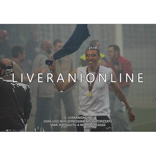 MILANO STADIO MEAZZA SI SANSIRO 23/05/2010 FESTEGGIAMENTI DEI GIOCATORI DELL\' INTER CON I TIFOSI PER LA CONQUISTA DELLA COPPA DELLA CHAMPIONS LEAGUE DOPO IL RIENTRO DA MADRID NELLA FOTO LUCIO ©ROMANO/AGENZIA ALDO LIVERANI SAS