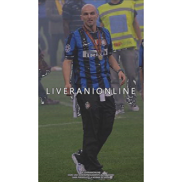 MILANO STADIO MEAZZA SI SANSIRO 23/05/2010 FESTEGGIAMENTI DEI GIOCATORI DELL\' INTER CON I TIFOSI PER LA CONQUISTA DELLA COPPA DELLA CHAMPIONS LEAGUE DOPO IL RIENTRO DA MADRID NELLA FOTO ESTEBAN CAMBIASSO ©ROMANO/AGENZIA ALDO LIVERANI SAS