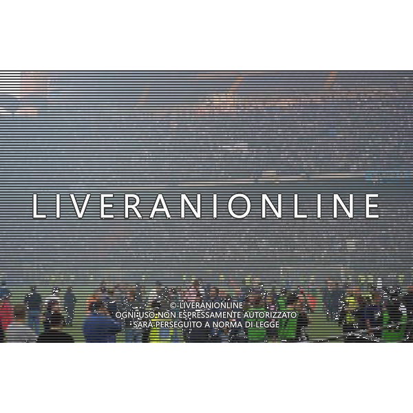 MILANO STADIO MEAZZA SI SANSIRO 23/05/2010 FESTEGGIAMENTI DEI GIOCATORI DELL\' INTER CON I TIFOSI PER LA CONQUISTA DELLA COPPA DELLA CHAMPIONS LEAGUE DOPO IL RIENTRO DA MADRID NELLA FOTO I TIFOSI SUGLI SPALTI ©ROMANO/AGENZIA ALDO LIVERANI SAS