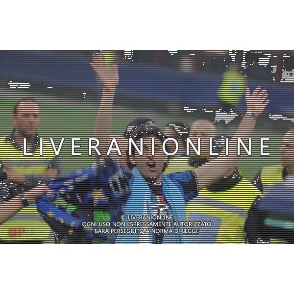 MILANO STADIO MEAZZA SI SANSIRO 23/05/2010 FESTEGGIAMENTI DEI GIOCATORI DELL\' INTER CON I TIFOSI PER LA CONQUISTA DELLA COPPA DELLA CHAMPIONS LEAGUE DOPO IL RIENTRO DA MADRID NELLA FOTO DIEGO MILITO ©ROMANO/AGENZIA ALDO LIVERANI SAS